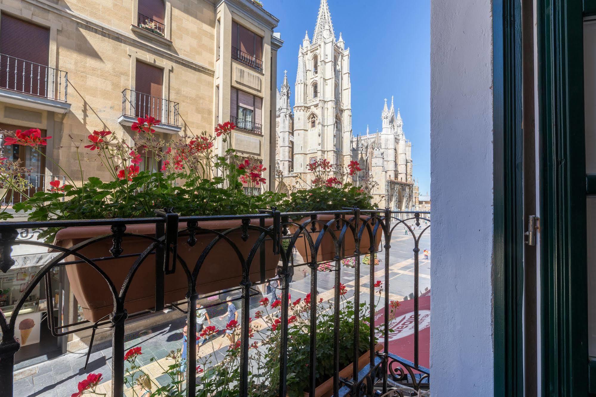Hostal Albany León Buitenkant foto
